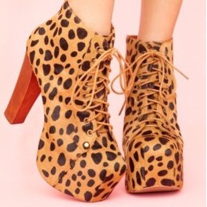 Never worn funky leopard platform heels 👠